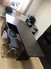 Офисный стол с приставкой для переговоров